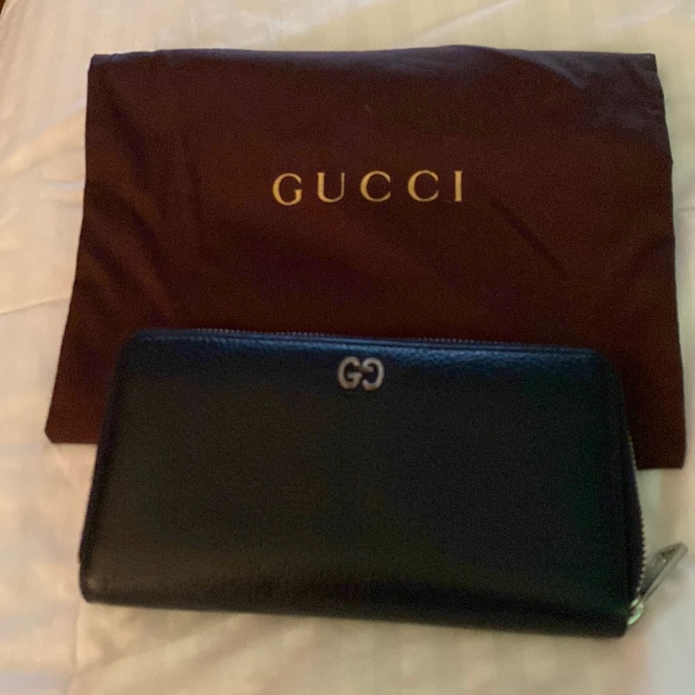 GUCCI long black zipper wallet